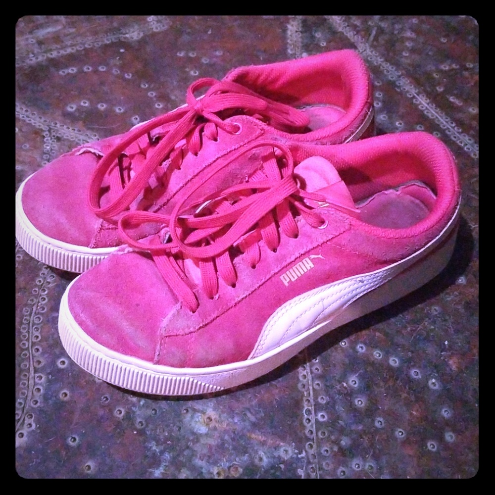 Pink Suede PUMAS